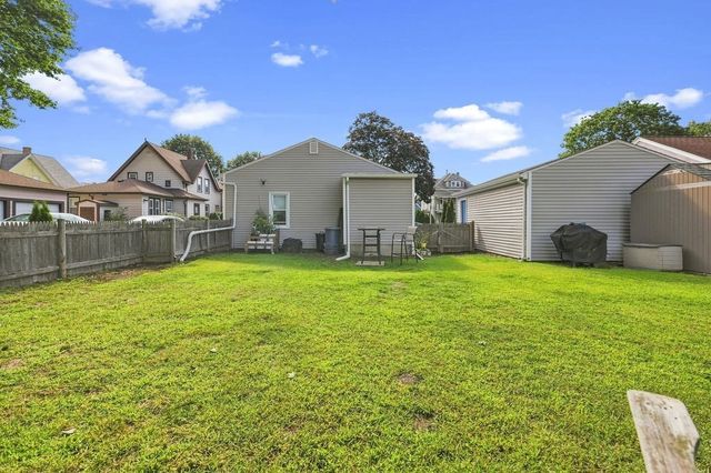 12 Waverly St, Taunton, MA 02780
