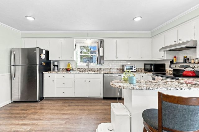 12 Waverly St, Taunton, MA 02780