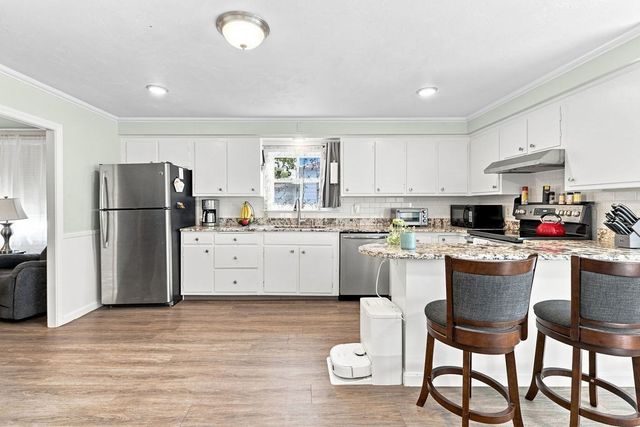 12 Waverly St, Taunton, MA 02780