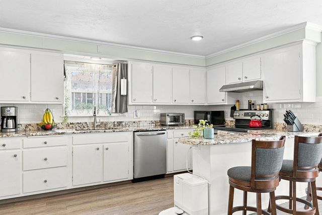 12 Waverly St, Taunton, MA 02780