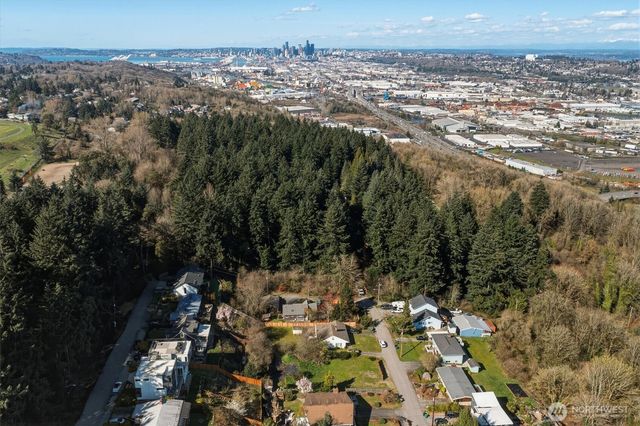 9017 3rd Avenue SW, Seattle, WA 98106