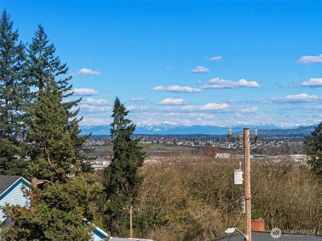 9017 3rd Avenue SW, Seattle, WA 98106