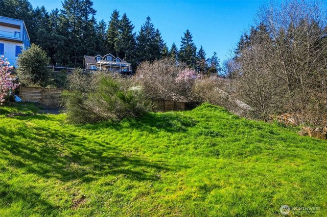 9017 3rd Avenue SW, Seattle, WA 98106