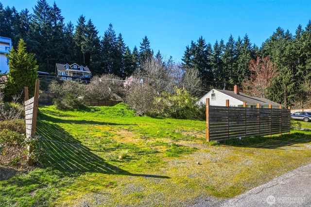 9017 3rd Avenue SW, Seattle, WA 98106