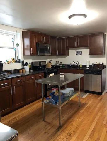 1528 W Huron Street 3, Chicago, IL 60642