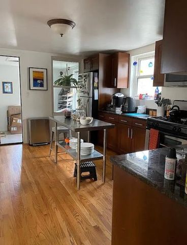 1528 W Huron Street 3, Chicago, IL 60642