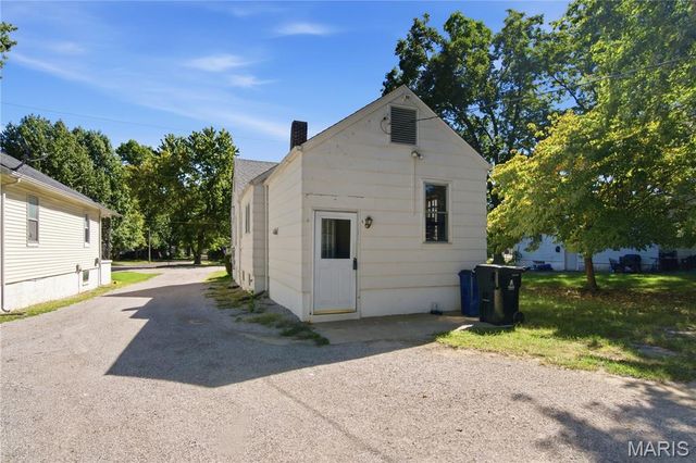 2307 E Main Street, Belleville, IL 62221