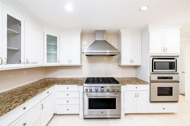 4160 Bay Point Rd, Miami, FL 33137