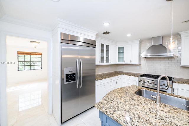 4160 Bay Point Rd, Miami, FL 33137