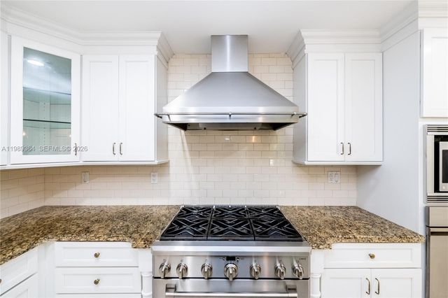 4160 Bay Point Rd, Miami, FL 33137