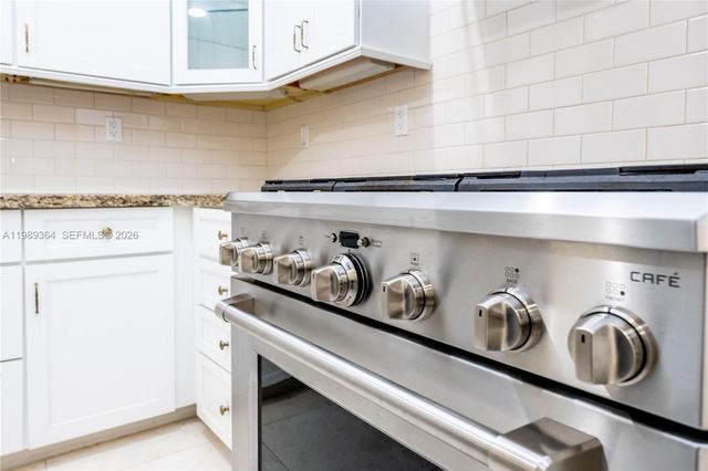 4160 Bay Point Rd, Miami, FL 33137