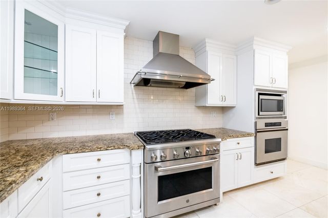 4160 Bay Point Rd, Miami, FL 33137