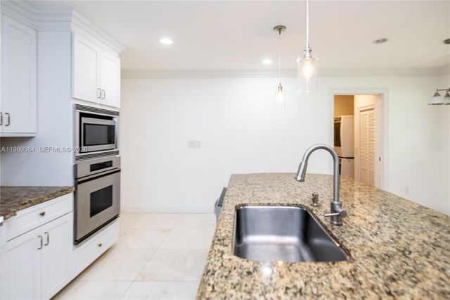 4160 Bay Point Rd, Miami, FL 33137