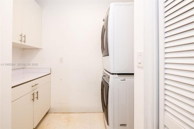 4160 Bay Point Rd, Miami, FL 33137