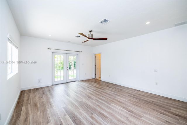 4160 Bay Point Rd, Miami, FL 33137