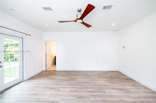 4160 Bay Point Rd, Miami, FL 33137