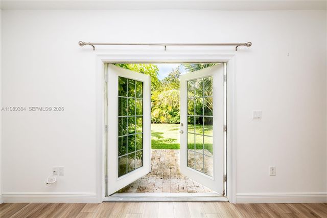 4160 Bay Point Rd, Miami, FL 33137