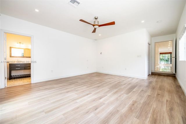 4160 Bay Point Rd, Miami, FL 33137