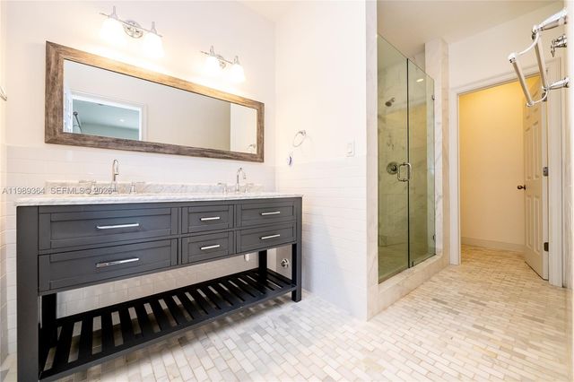 4160 Bay Point Rd, Miami, FL 33137