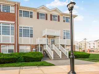 105 Surf Drive 25, Bronx, NY 10473