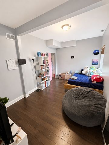 1506 E Marquette Road, Chicago, IL 60637