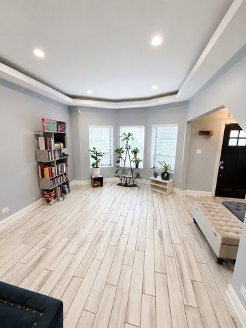 1506 E Marquette Road, Chicago, IL 60637