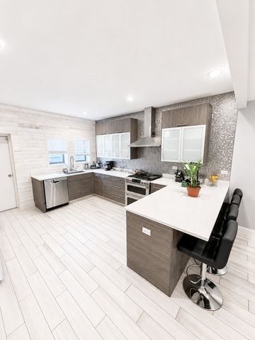 1506 E Marquette Road, Chicago, IL 60637