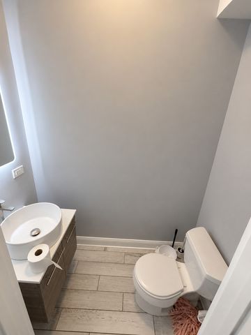 1506 E Marquette Road, Chicago, IL 60637
