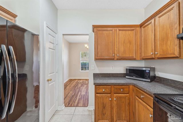 2504 Gulf Breeze Ave, Pensacola, FL 32507