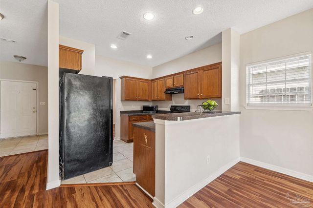 2504 Gulf Breeze Ave, Pensacola, FL 32507