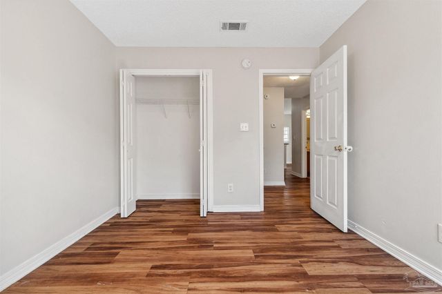 2504 Gulf Breeze Ave, Pensacola, FL 32507