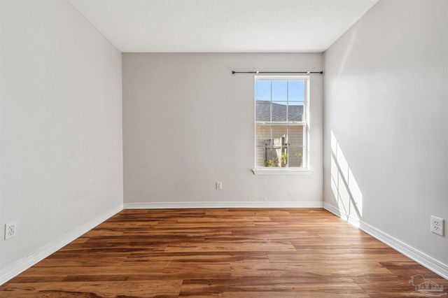 2504 Gulf Breeze Ave, Pensacola, FL 32507