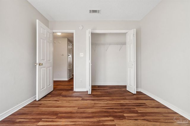 2504 Gulf Breeze Ave, Pensacola, FL 32507