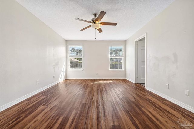 2504 Gulf Breeze Ave, Pensacola, FL 32507