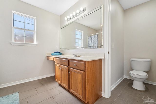2504 Gulf Breeze Ave, Pensacola, FL 32507