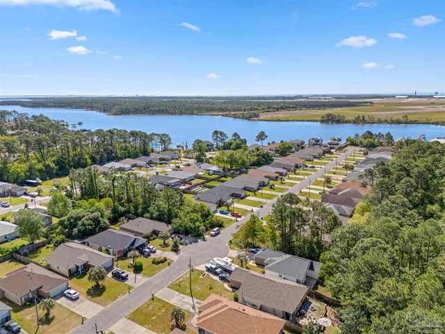2504 Gulf Breeze Ave, Pensacola, FL 32507