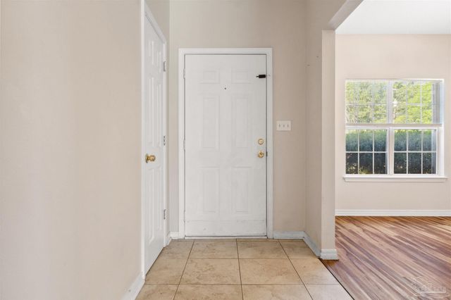 2504 Gulf Breeze Ave, Pensacola, FL 32507