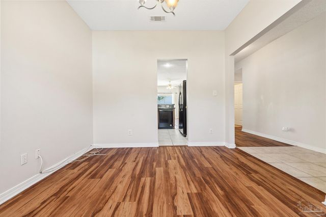 2504 Gulf Breeze Ave, Pensacola, FL 32507
