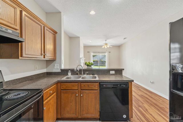 2504 Gulf Breeze Ave, Pensacola, FL 32507