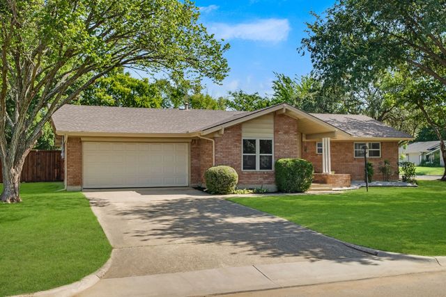 1300 Amherst Drive, Denton, TX 76201