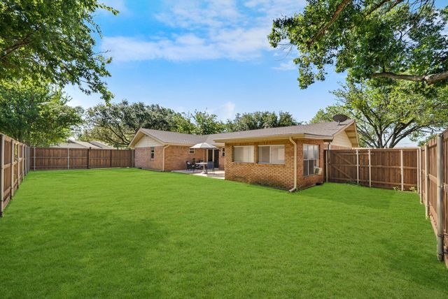 1300 Amherst Drive, Denton, TX 76201