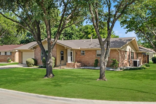 1300 Amherst Drive, Denton, TX 76201