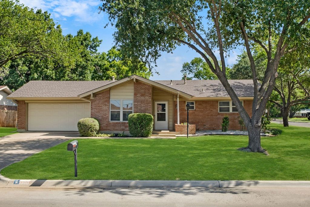 1300 Amherst Drive, Denton, TX 76201