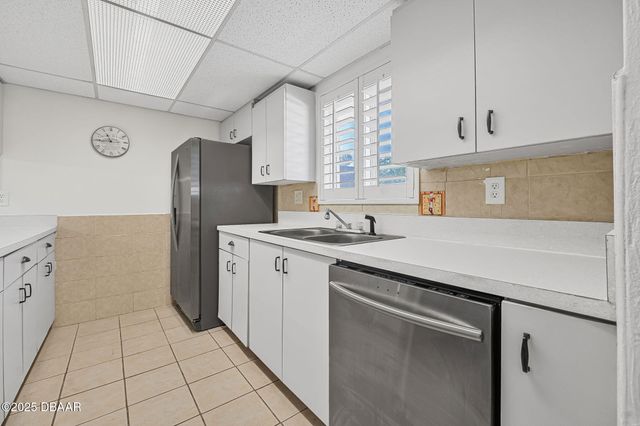 144 S Halifax Ave Apt 3, Daytona Beach, FL 32118