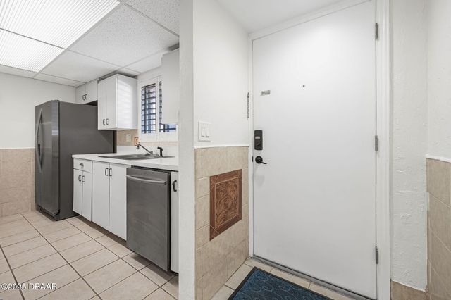 144 S Halifax Ave Apt 3, Daytona Beach, FL 32118