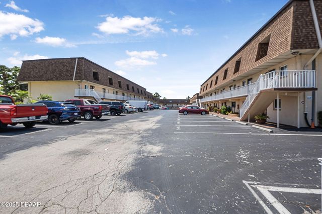144 S Halifax Ave Apt 3, Daytona Beach, FL 32118