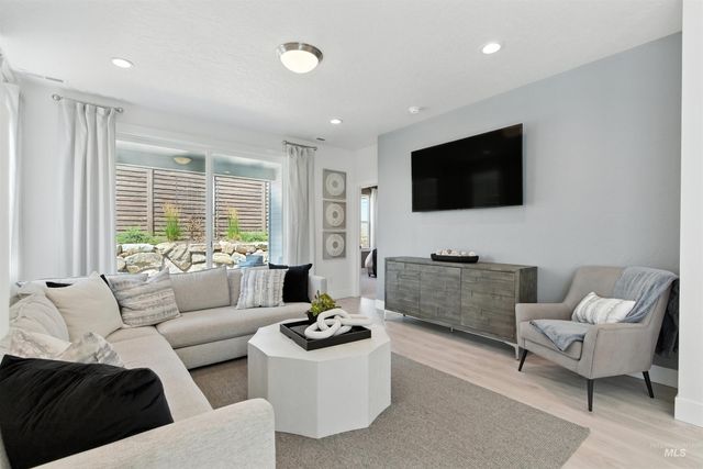 5868 N Static Line Ave, Meridian, ID 83646