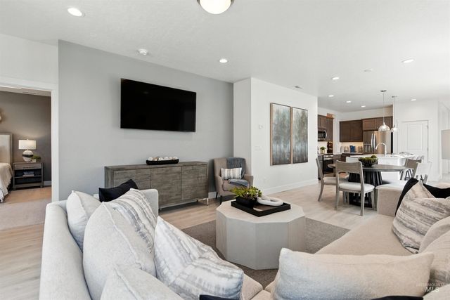 5868 N Static Line Ave, Meridian, ID 83646