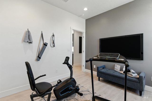 5868 N Static Line Ave, Meridian, ID 83646