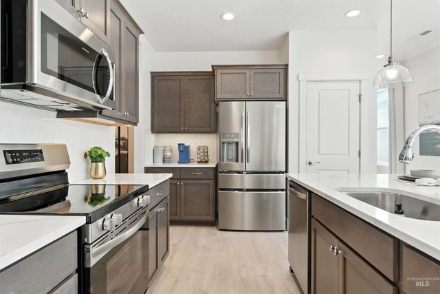 5868 N Static Line Ave, Meridian, ID 83646